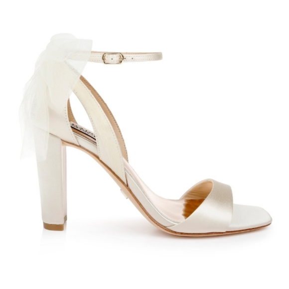 Badgley Mischka Kim Mesh Bow Block Heel in Ivory - Picture 2 of 5